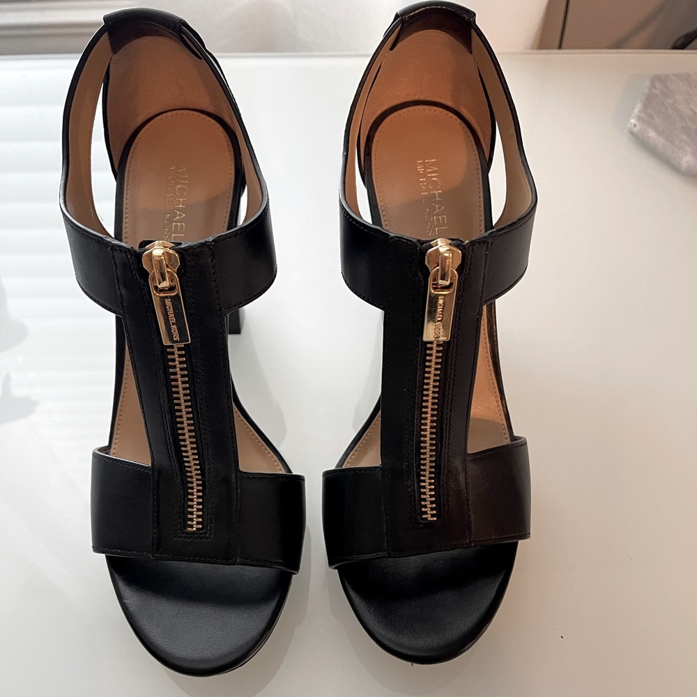 Michael Kors Berkley Sandal Size: 8 (Worn once!)